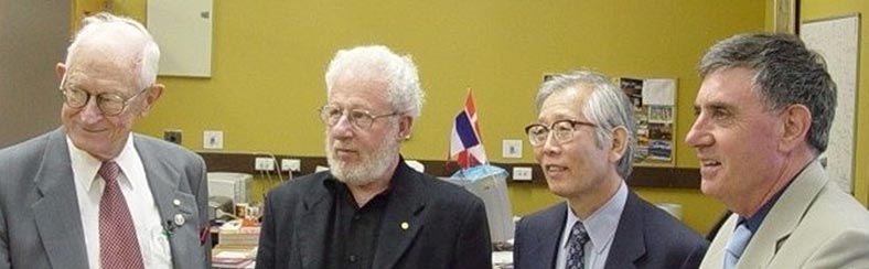 The three Nobel laureates Alan MacDiarmid, Alan Heeger, and Hedeki Shirakawa with Paul Callaghan